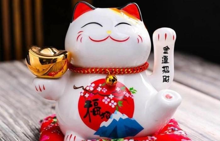 Mèo ngoắc tay thể hiện lời chào đón may mắn