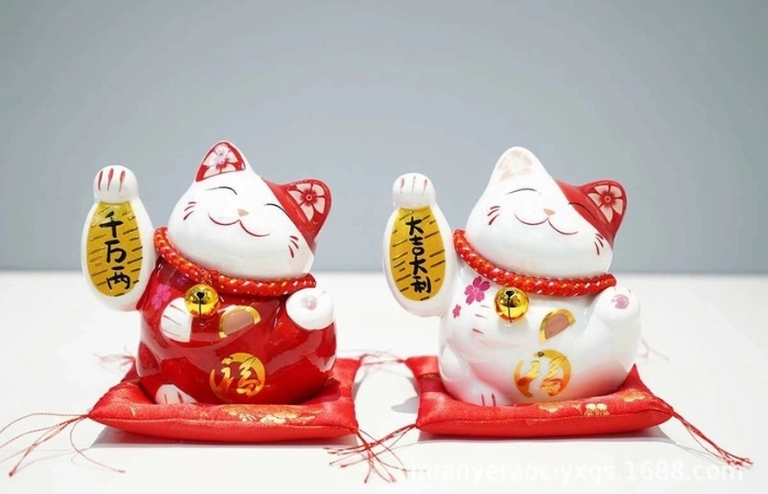 Vàng mèo thần tài tượng trưng cho sự giàu có và thịnh vượng