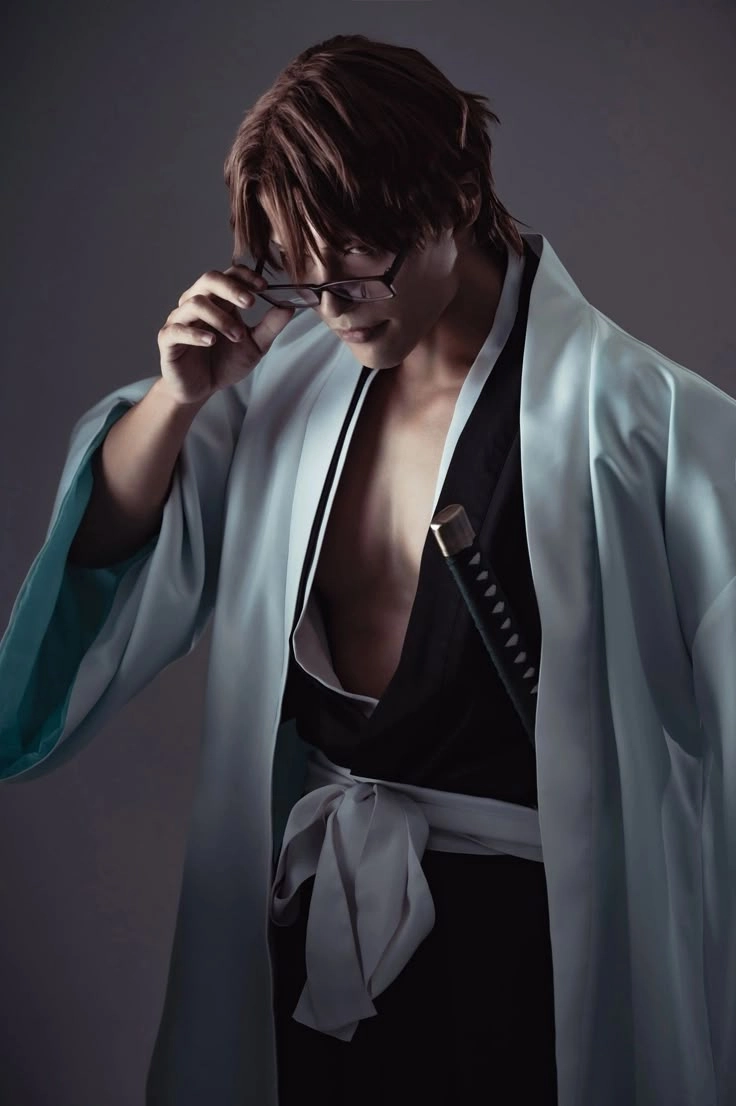 Aizen Sosuke cosplay hóa thân thành thiên tài chiến lược đầy khí chất