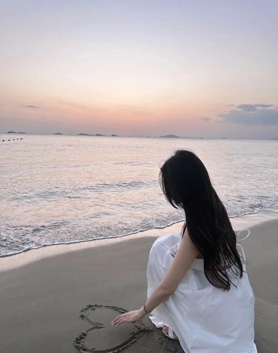 Ảnh cô gái tóc dài che mặt chuẩn nét đẹp hiện đại và tinh tế