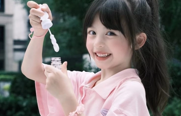Avatar bé gái cute giúp bạn tỏa sáng