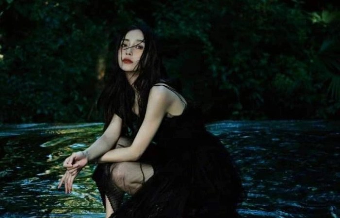 Cảm xúc sâu lắng với avatar nữ buồn đầy tâm trạng