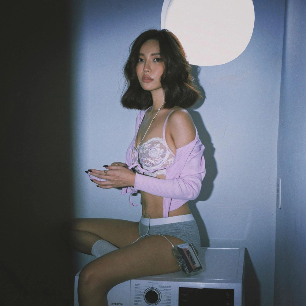 Khám phá hình ảnh mới lạ của Nhạc ca sĩ Bích Phương trong MV hot