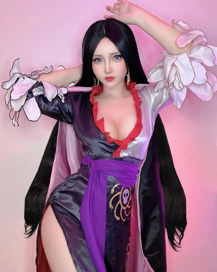 Cosplay Hancock hóa thân hoàn hảo thành nữ hoàng kiêu sa