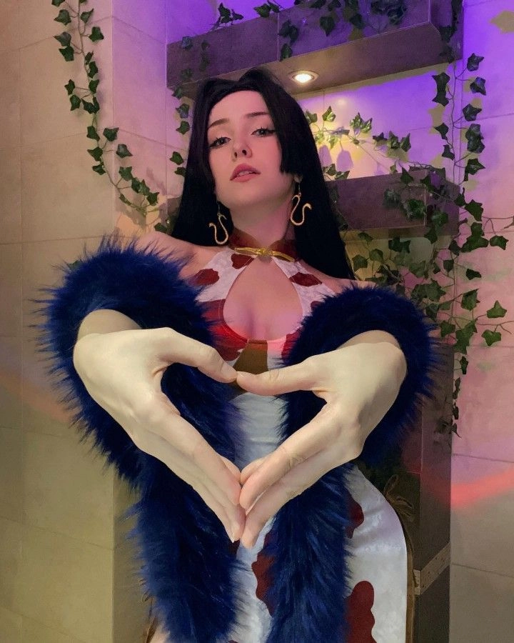 Cosplay One Piece Boa Hancock đẹp rực rỡ như bản gốc