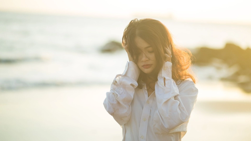 Hình avatar buồn cho con gái nhẹ nhàng thể hiện tâm trạng cô đơn