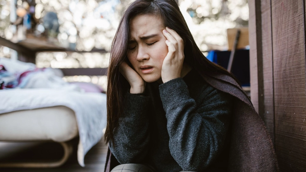 Anh con gai buon gợi nhắc cảm xúc cô đơn và suy tư