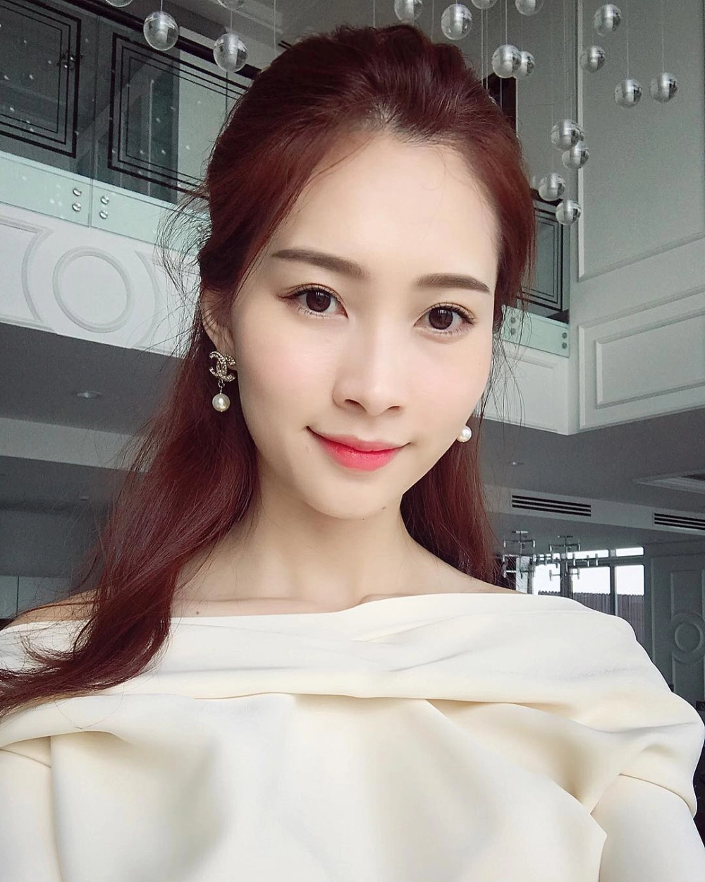 Nhan sắc nhẹ nhàng của hh Đặng Thu Thảo làm say đắm lòng người