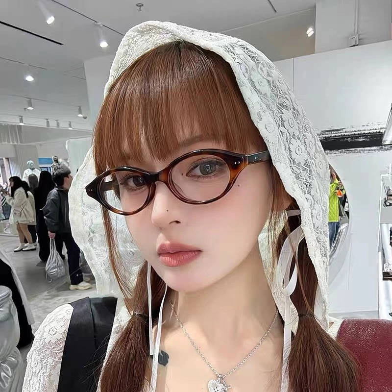 Ảnh gái xinh đeo kính dịu dàng thu hút ánh nhìn ngay từ lần đầu