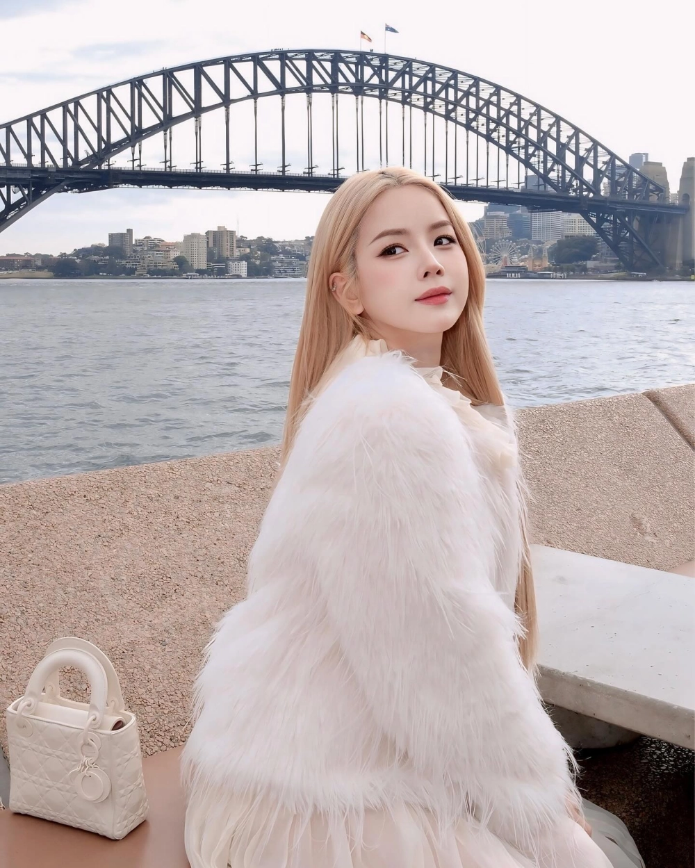 DJ Mie quyến rũ trên sân khấu với phong cách ấn tượng
