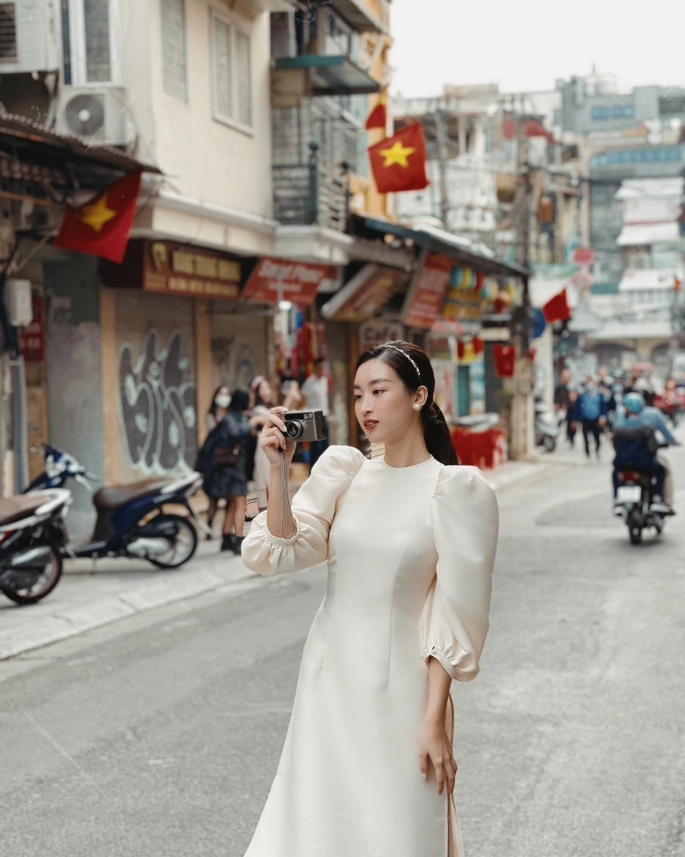 Vẻ đẹp kiêu sa của Hoa Hau Do My Linh khiến fan thích thú