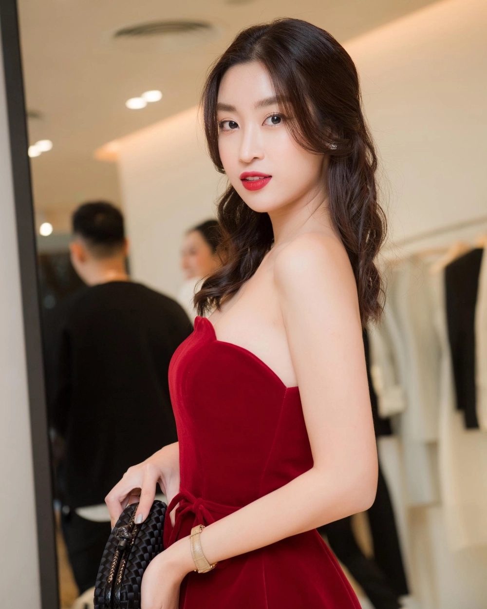 Nhan sắc ngọt ngào và thanh lịch của Đỗ Mỹ Linh