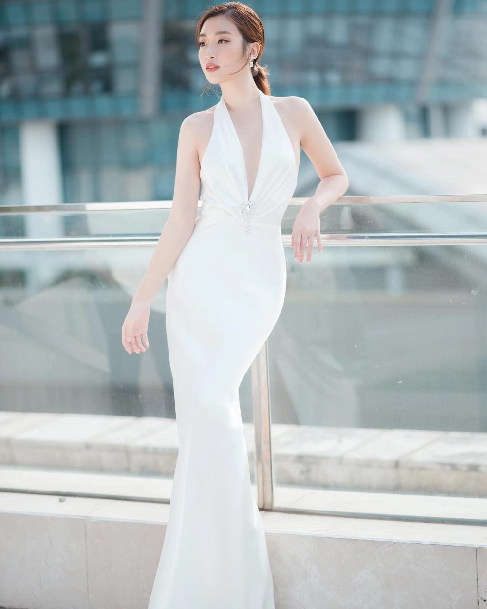 Sự góp mặt của Lương Thùy Linh đám cưới Đỗ Mỹ Linh