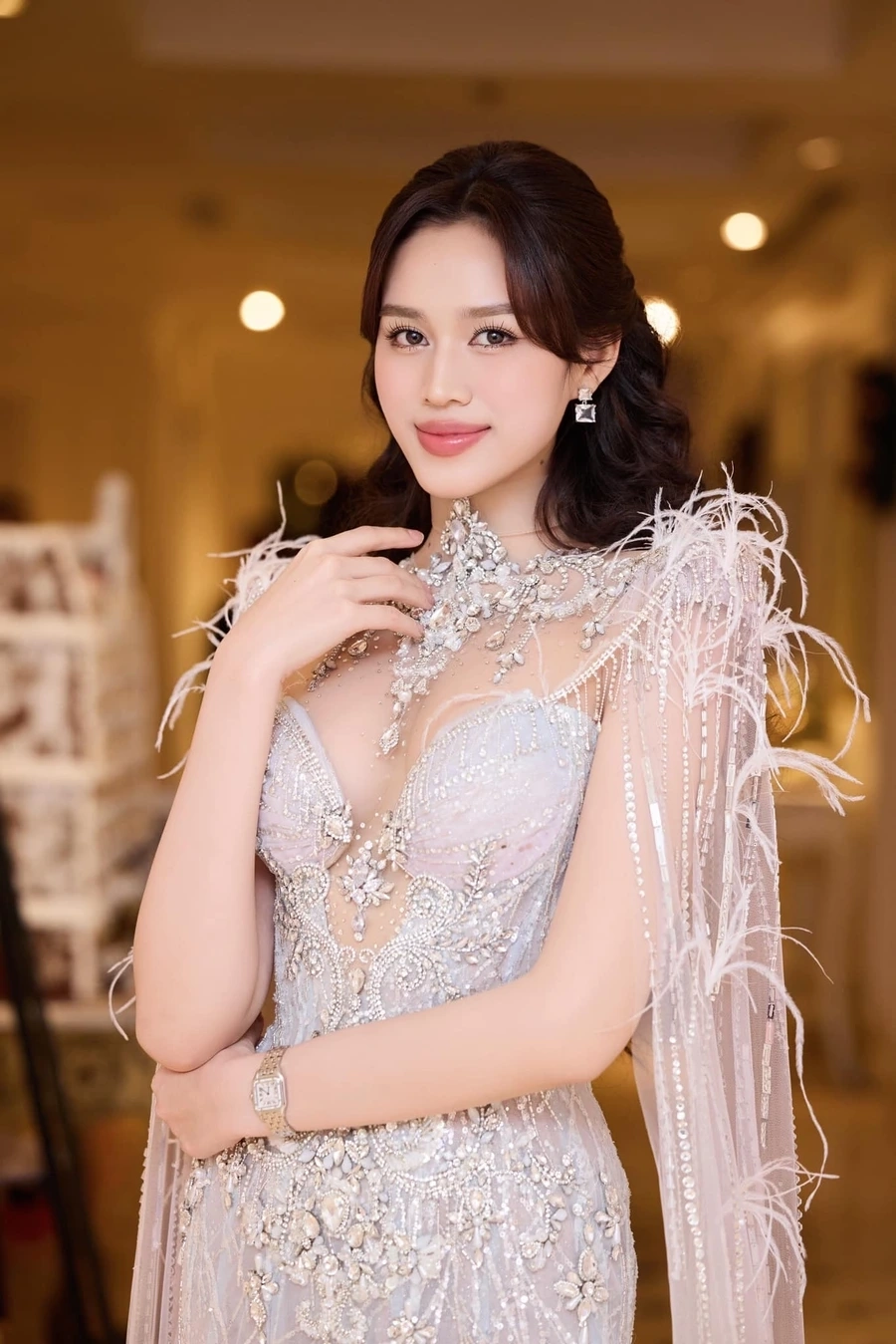 Thi hoa hậu thế giới Đỗ Thị Hà ghi điểm với thần thái và vẻ đẹp Việt