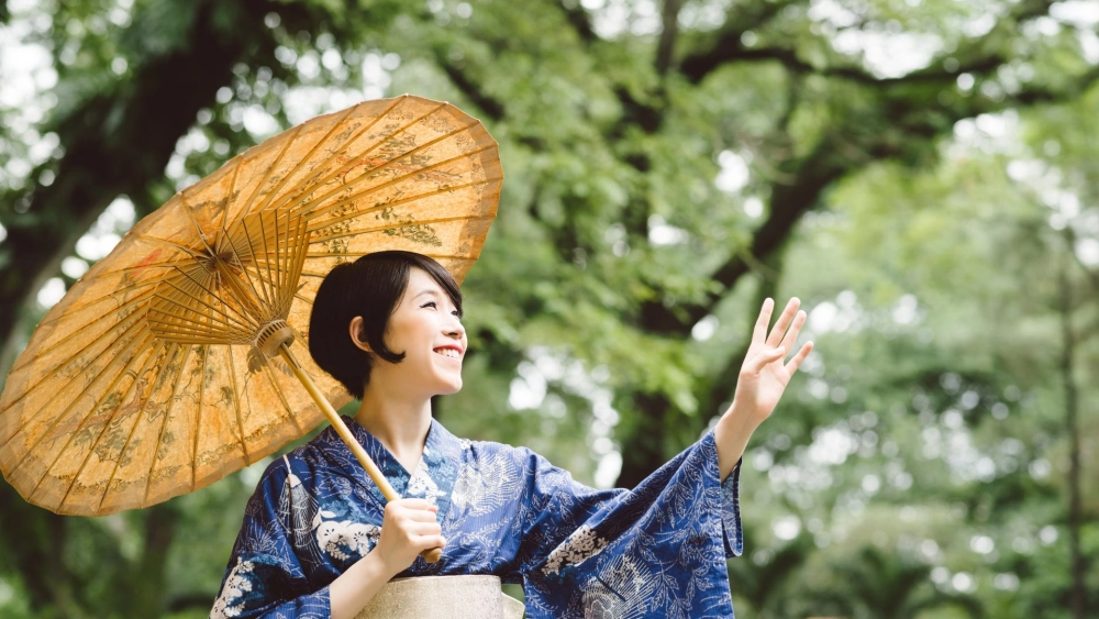 Gái xinh nhật dịu dàng trẻ trung rạng rỡ giữa trời hoa anh đào
