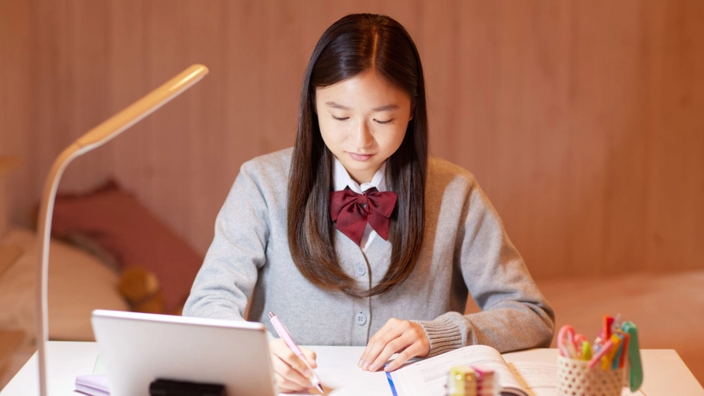 Hinh anh gai xinh nhat ban nhẹ nhàng nổi bật vẻ đẹp tự nhiên