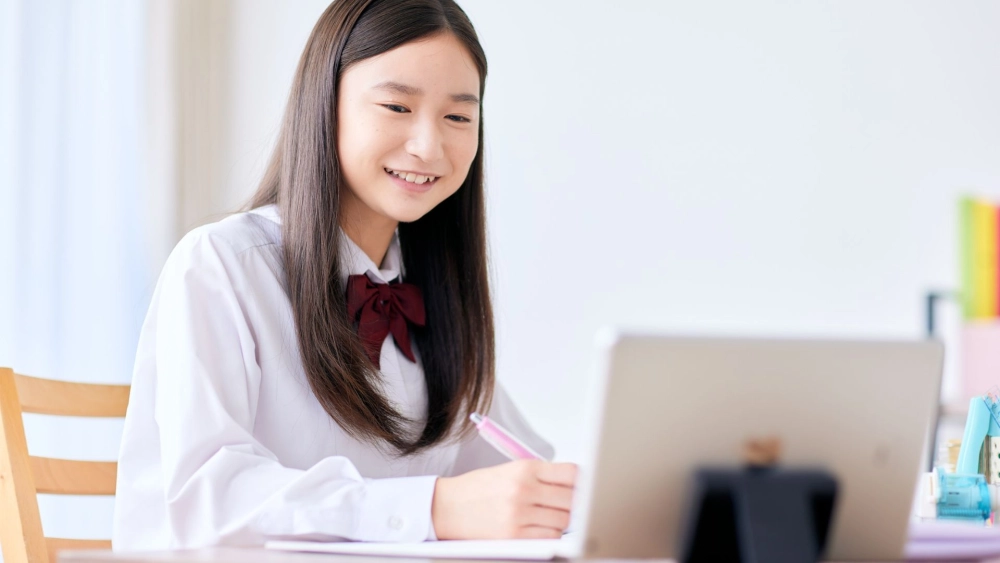 Anh gai nhat ban tinh tế nổi bật nét đẹp thanh khiết và hiện đại