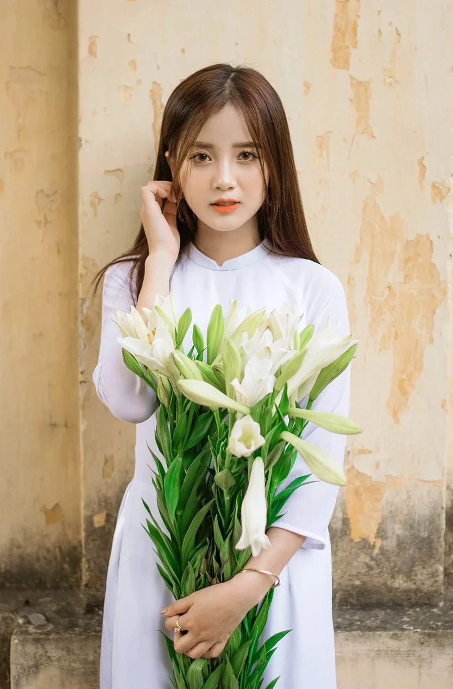 Gái xinh mặc áo dài sexy khoe trọn đường cong mềm mại và duyên dáng