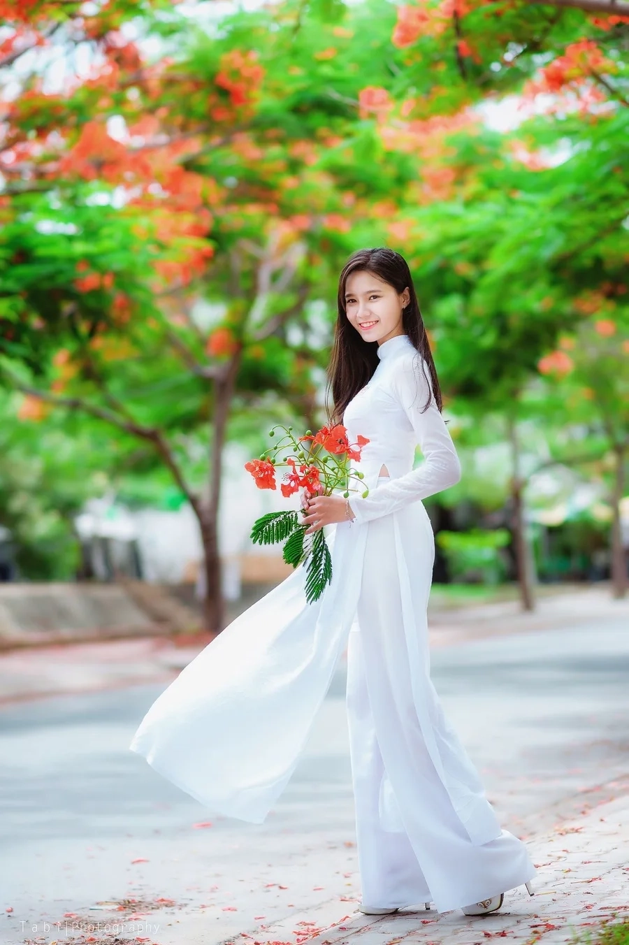 Gái xinh mặc áo dài đẹp nhẹ nhàng thanh thoát gây thương nhớ khó phai