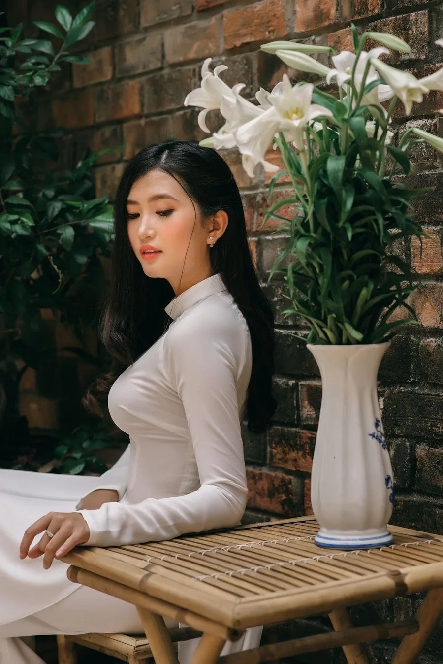 Gái đẹp áo dài dịu dàng tinh khôi nổi bật vẻ đẹp truyền thống