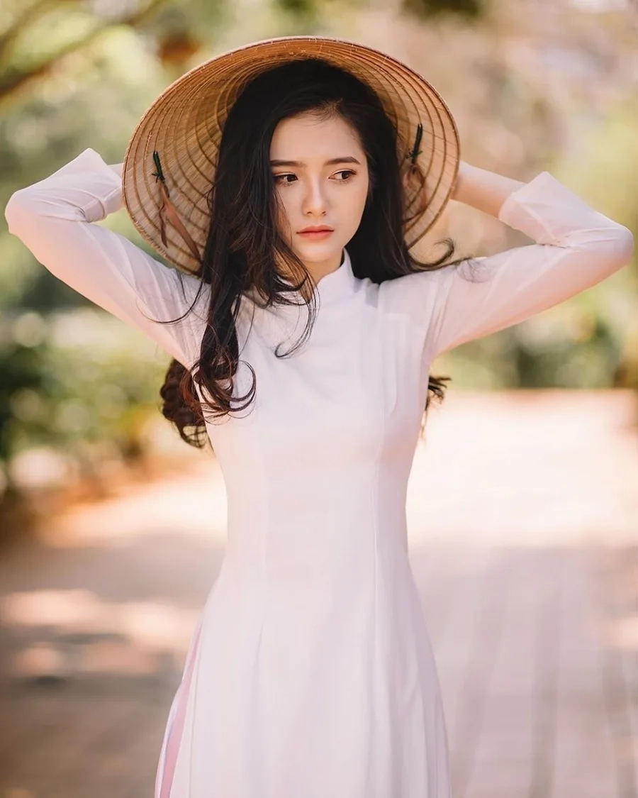 Hình ảnh con gái mặc áo dài tỏa sáng nét đẹp duyên dáng Việt
