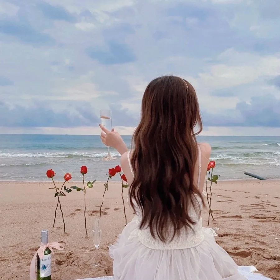 Hình ảnh gái xinh che mặt độc đáo cho avatar mạng xã hội