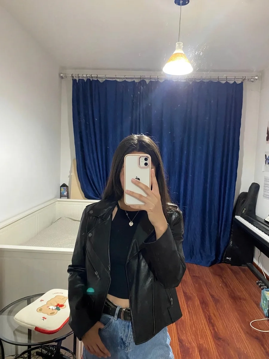 Gái xinh cute che mặt hình ảnh dễ thương cho avatar mạng xã hội