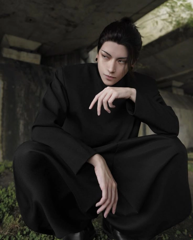 Cosplay Geto tái hiện thần thái bá đạo của Suguru Geto