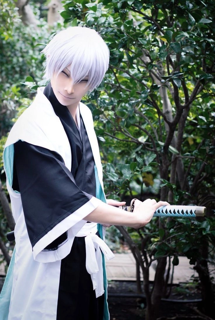 Cosplay Gin Ichimaru tái hiện vẻ ngoài bí ẩn với nụ cười đầy ẩn ý