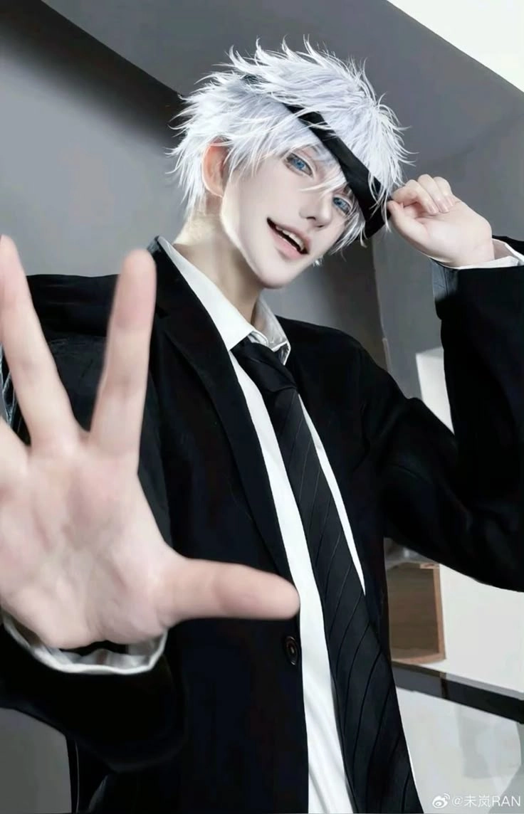 Cosplay Gojo hóa thân hoàn hảo thành thầy Gojo
