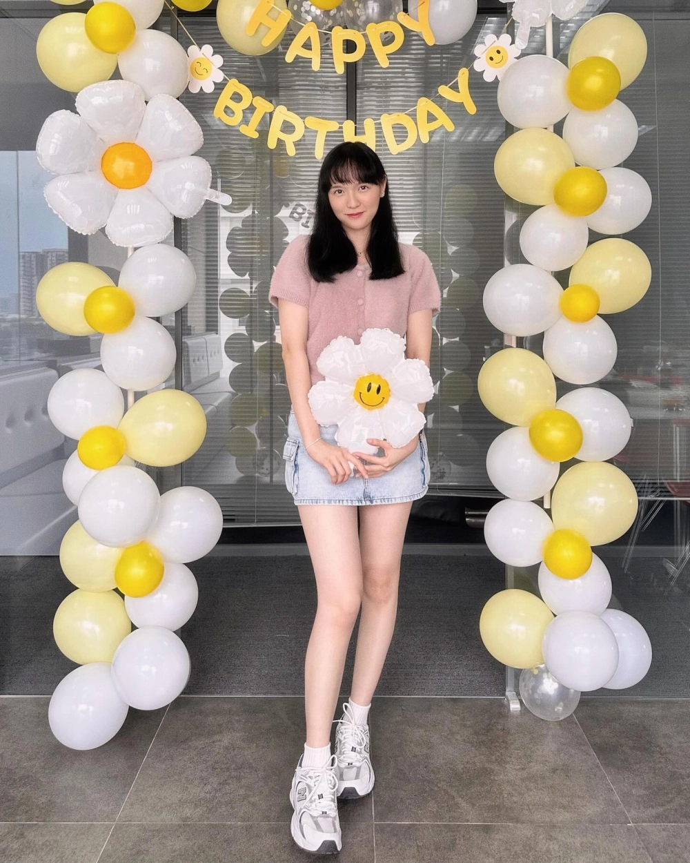 Hình ảnh Hải Tú mẫu ảnh tinh tế và thu hút mọi ánh nhìn
