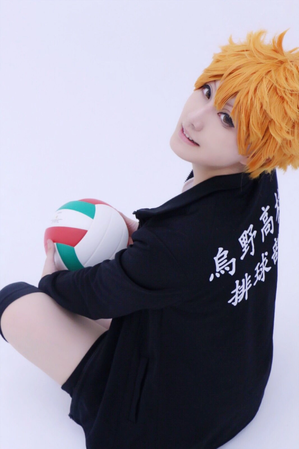 Hinata Shoyo Cosplay hình ảnh ấn tượng trong trang phục Karasuno