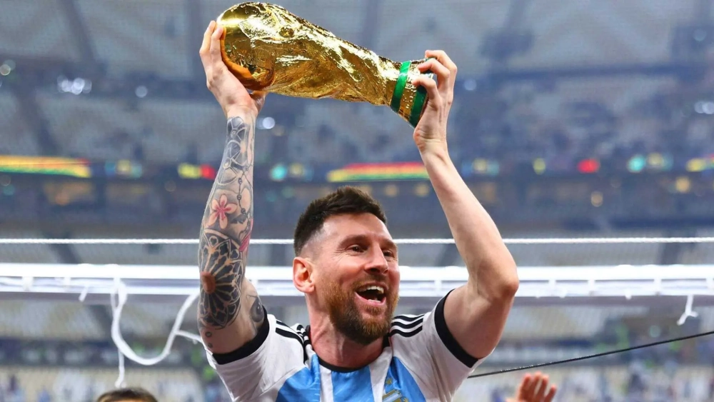 Khoảnh khắc đáng nhớ với hình nền Messi nâng cúp, tải ngay
