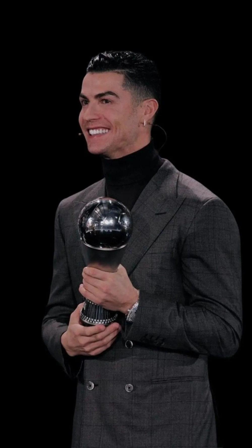 Tận hưởng đam mê với hình nền đá bóng Ronaldo cực ngầu