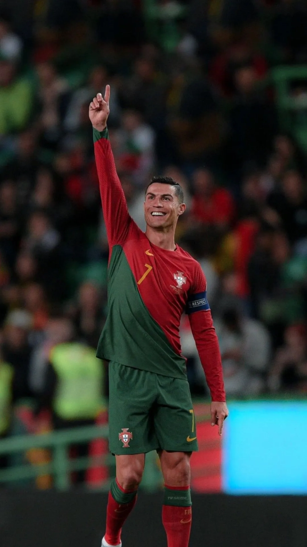 Trang trí điện thoại với Ronaldo nền chất lượng HD