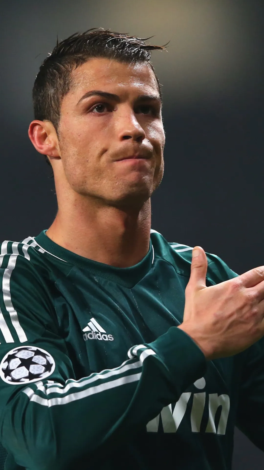 Tìm ngay ảnh Ronaldo đẹp làm hình nền sắc nét, sống động