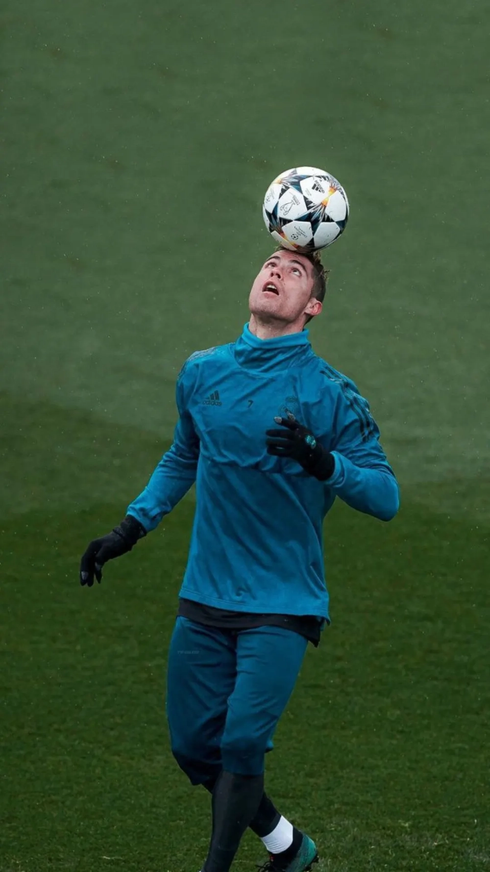 Tải ngay nền CR7 đẹp mắt, sắc nét từng chi tiết