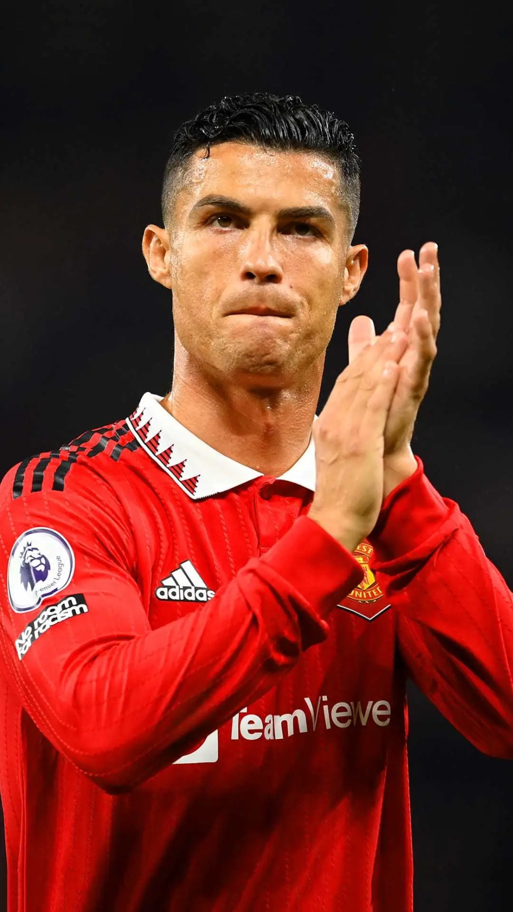 Đổi mới màn hình với ảnh nền Ronaldo MU thời kỳ đỉnh cao