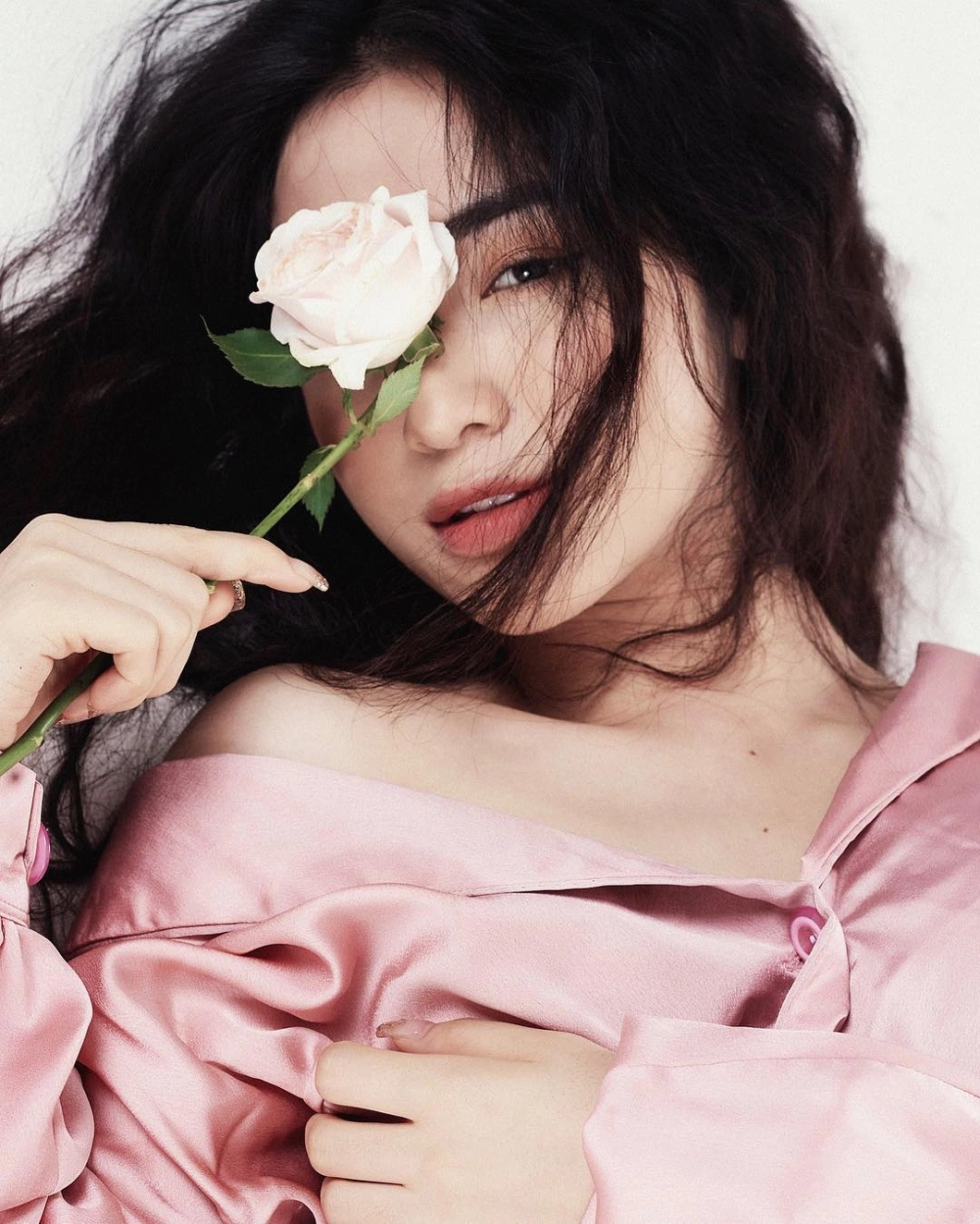 Hình ảnh sâu lắng từ MV ngày chưa giông bão hoà minzy gây ám ảnh