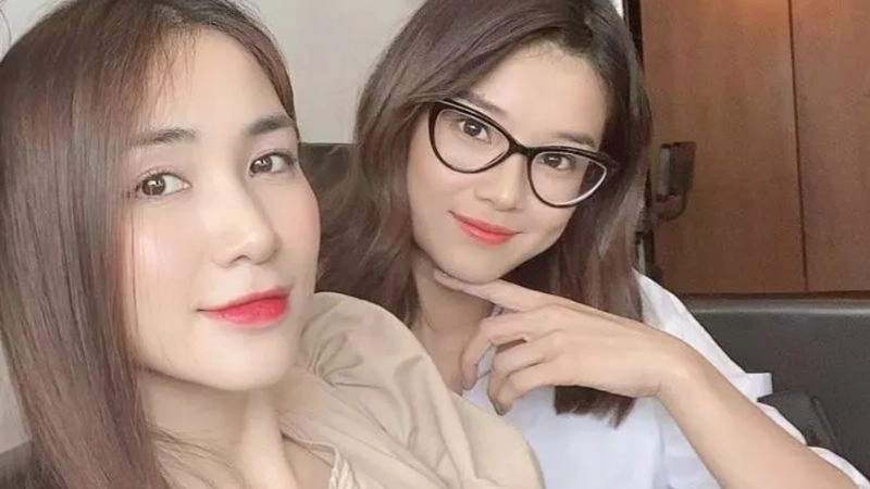 Những lần hoàng yến chibi hoà minzy khoe ảnh thân thiết khiến fan thích thú