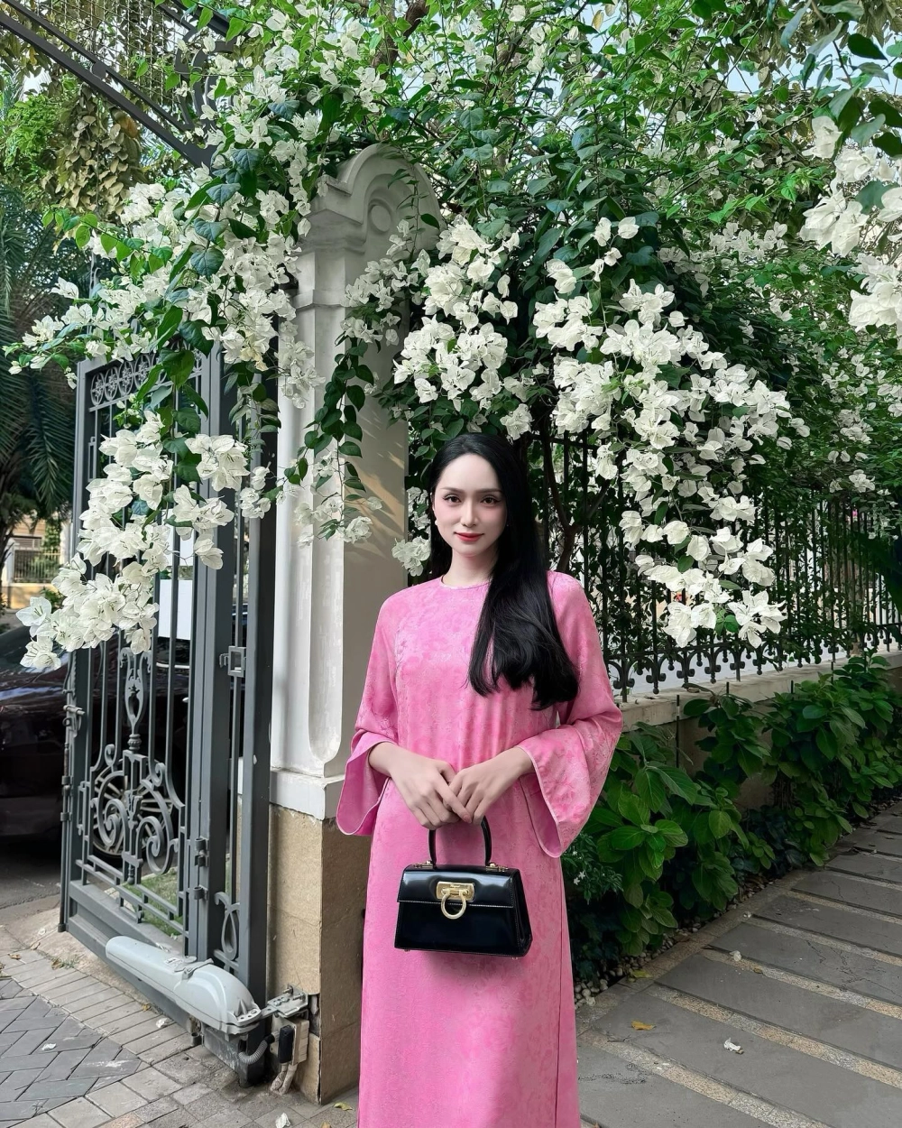 Khoảnh khắc Hương Giang dược sĩ tiến thân thiết tại sự kiện