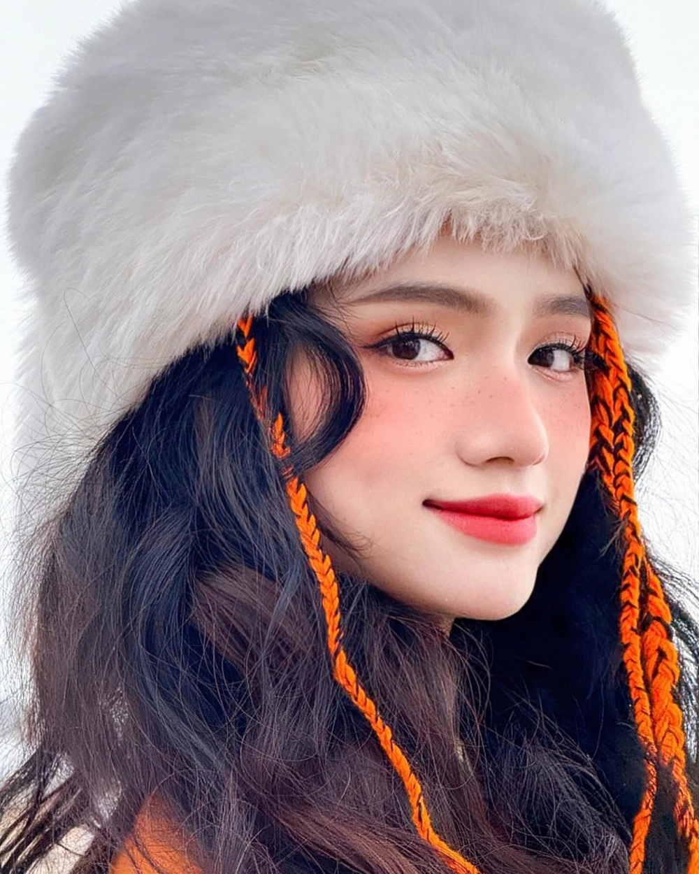 Nhan sắc rạng rỡ của hoa hậu Hương Giang làm mê đắm ánh nhìn