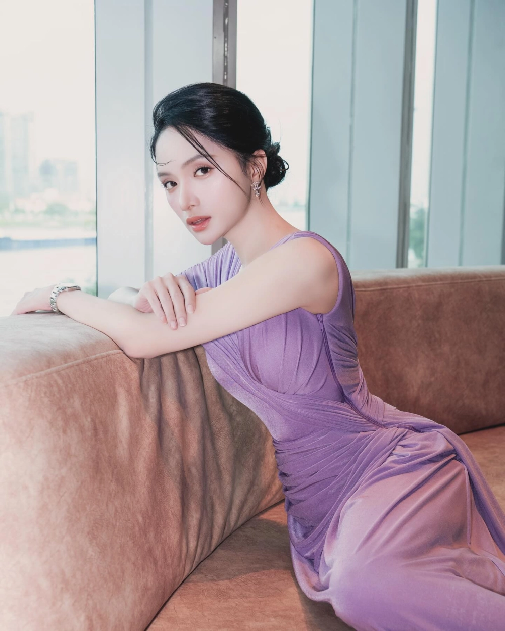 Sự thay đổi ngoạn mục của hoa hậu Hương Giang trước khi chuyển giới