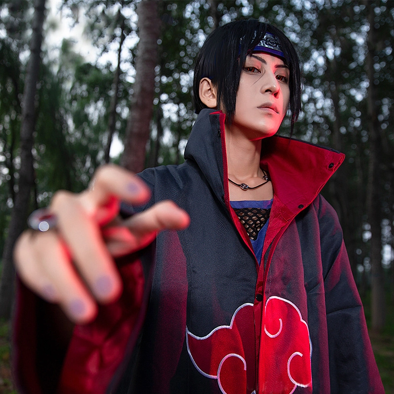 Cosplay Itachi phong cách đầy cuốn hút khiến fan trầm trồ