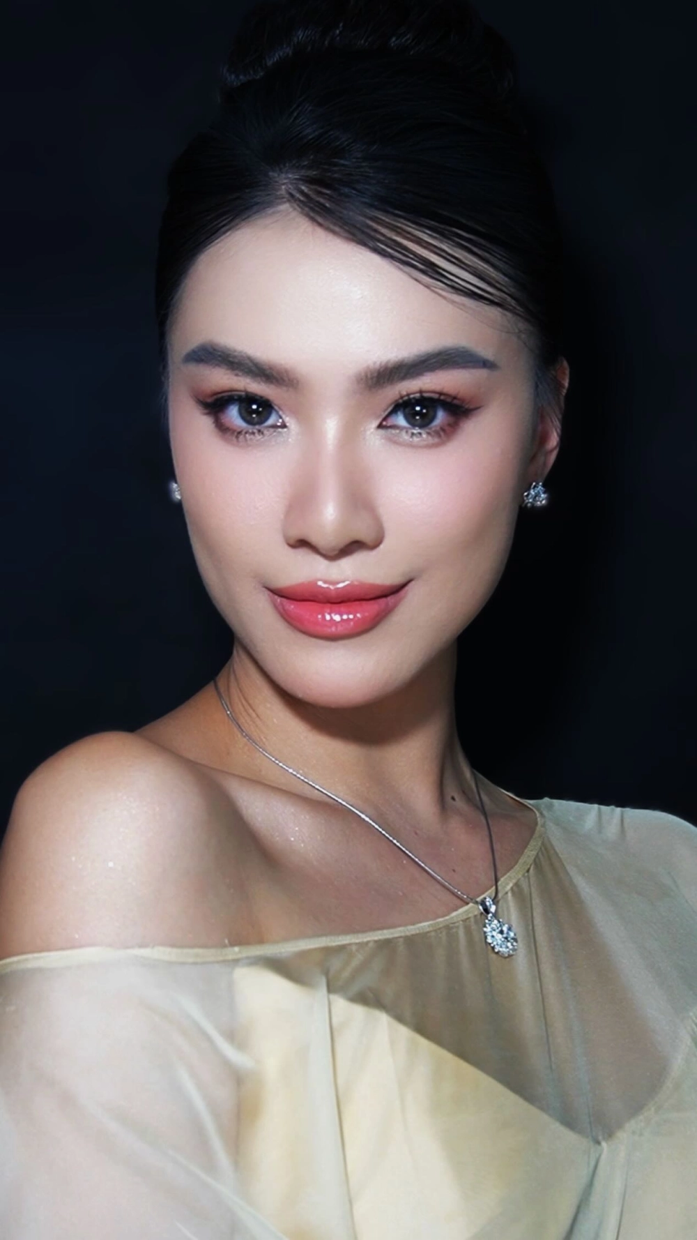 Kim duyên thi miss universe 2021 đầy tự tin và bản lĩnh trong phần thi dạ hội