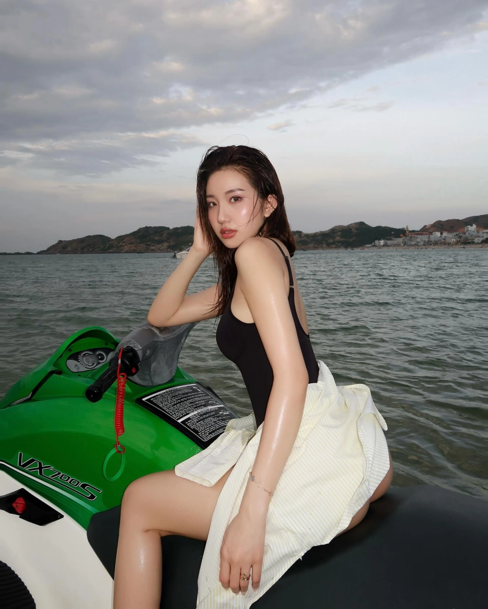 Theo dõi instagram Lê Thị Khánh Huyền để cập nhật hình ảnh mới nhất