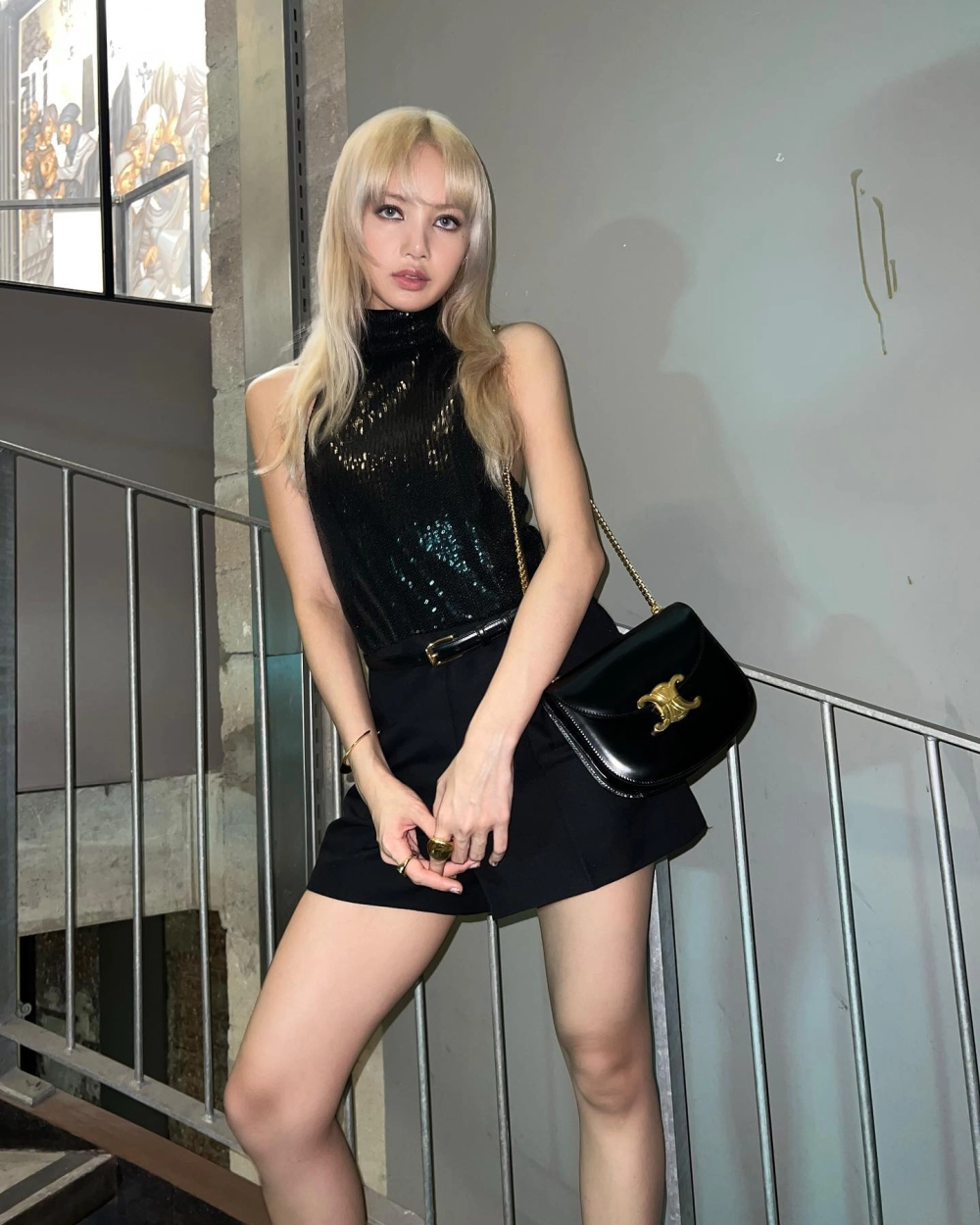 Blackpink lalisa nổi bật với gu thời trang đẳng cấp và vẻ đẹp quyến rũ