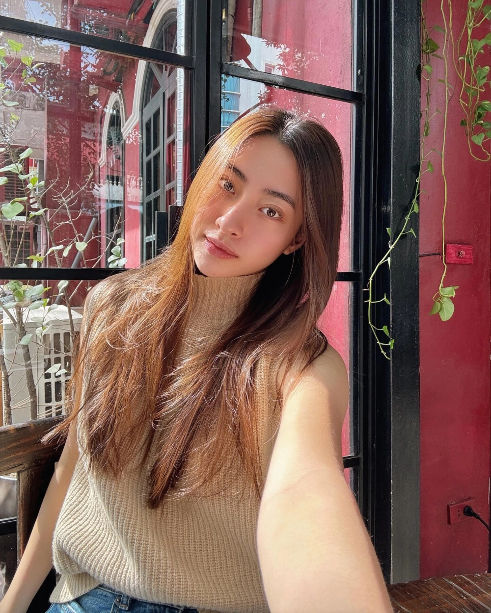 Hoa hậu Thùy Linh xinh đẹp và đầy trí tuệ trên đấu trường sắc đẹp