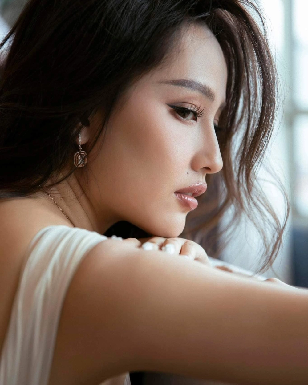 Bộ ảnh Mai Phương Thúy sexy khoe dáng nóng bỏng trên tạp chí danh tiếng
