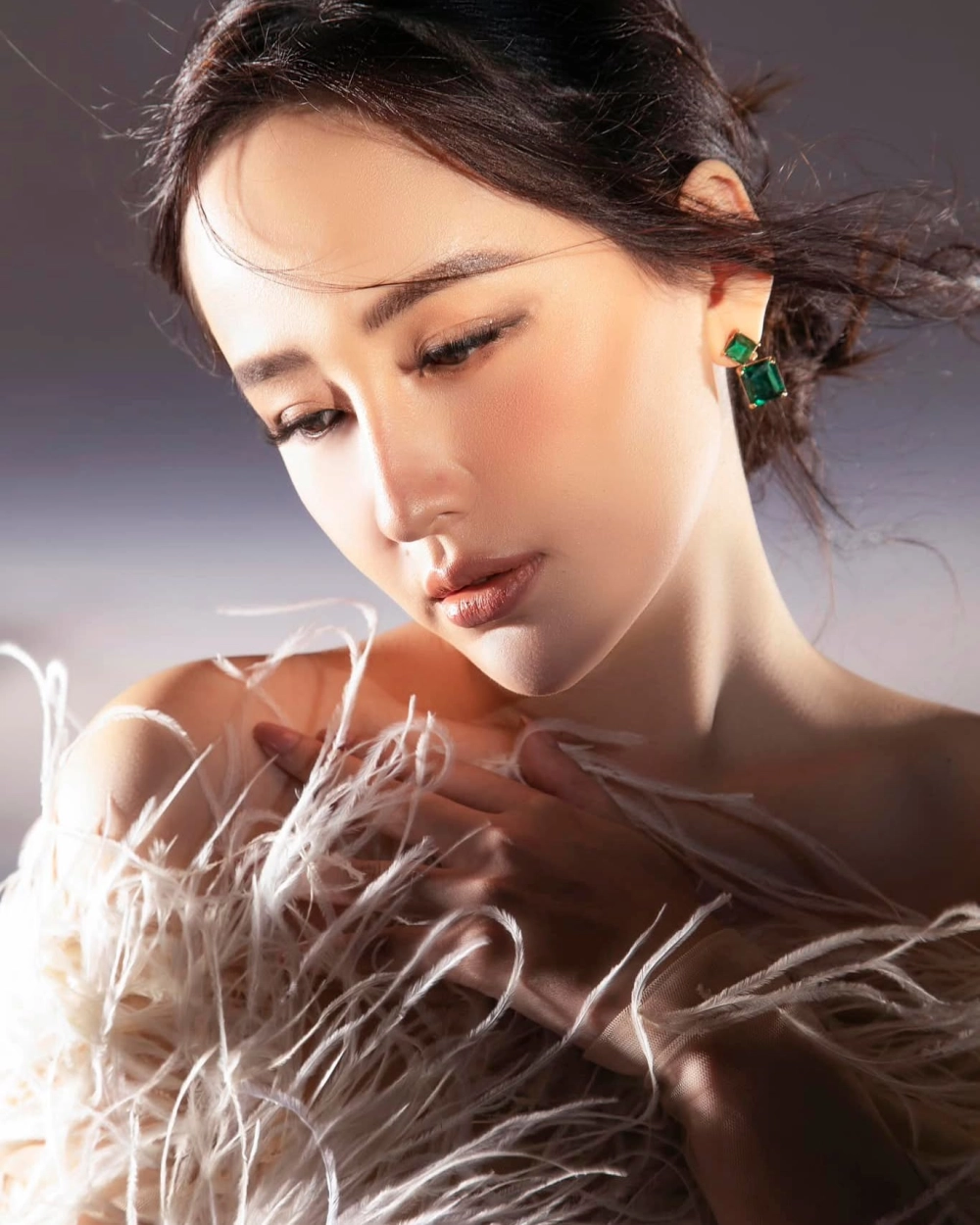 Tin đồn Mai Phương Thúy lộ ngực gây bão trên các diễn đàn giải trí